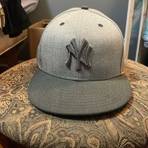 Nwot Yankees fitted hat